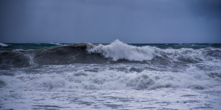 Απαγορευτικό απόπλου σε βασικά λιμάνια λόγω των ισχυρών ανέμων - ertnews.gr