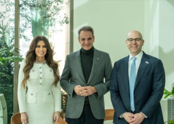 Γεύμα Μητσοτάκη με τον Διοικητή της Fed και την Γκίλφοϊλ για την οικονομική ανάκαμψη της χώρας