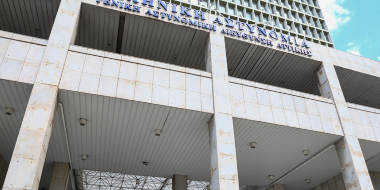 Έρευνα της ΕΛΑΣ για το βίντεο που δείχνει γυναίκα αστυνομικό να πυροβολεί σε γλέντι