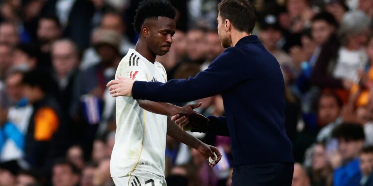 Ο Τσάμπι Αλόνσο απάντησε στα σφυρίγματα του Μπερναμπέου: «Ο Βινίσιους είναι θεμελιώδης για τη Ρεάλ» - www.ertsports.gr