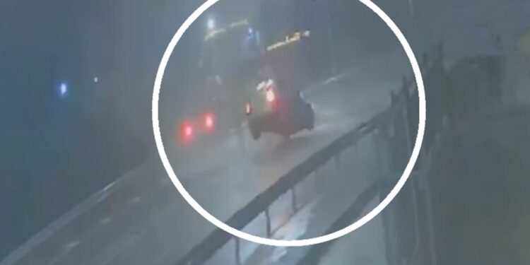 Στο «έλεος» των ανέμων: Πότε αναμένεται να αναχωρήσουν τα «δεμένα» πλοία – Εικόνες σοκ από Ηλεία και Αλεξανδρούπολη