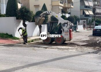 Σε εξέλιξη οι καθαρισμοί στη Γλυφάδα μετά τη χθεσινή καταστροφή