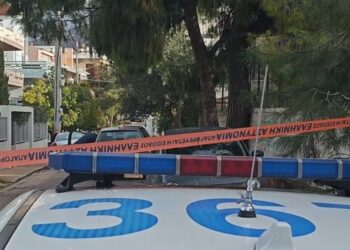 Έγκλημα στη Γλυφάδα: Στον εισαγγελέα οδηγείται σήμερα ο 46χρονος πατροκτόνος – Συγκλονίζουν οι μαρτυρίες των αυτοπτών μαρτύρων