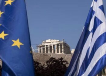 ESM: Στο κλαμπ των ισχυρών της Ευρωζώνης τα ελληνικά ομόλογα – Ρεκόρ 15ετίας για το spread τους