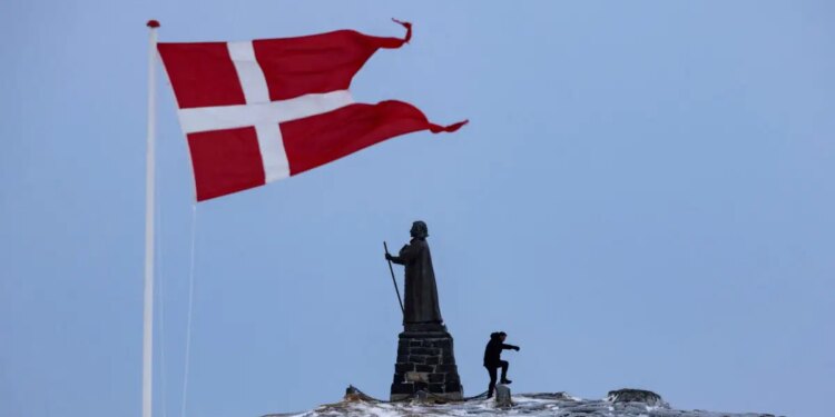 Ανάλυση Politico: Ο Ντόναλντ Τραμπ μπορεί να «αρπάξει» τη Γροιλανδία με 4 απλά βήματα