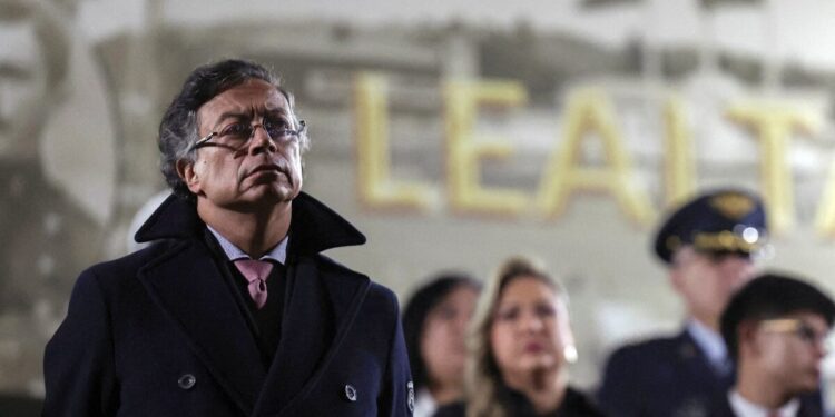 Ο Κολομβιανός πρόεδρος Γουστάβο Πέτρο έτοιμος να «ξαναπάρει τα όπλα» απέναντι στις απειλές Τραμπ