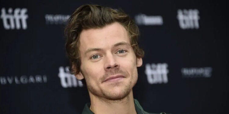 Ο Χάρι Στάιλς «δίνει μία γεύση» από το νέο του άλμπουμ μετά από τέσσερα χρόνια