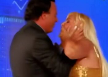 Χούλιο Ιγκλέσιας: Η σεξουαλική επίθεση σε παρουσιάστρια on air - Τη φίλησε στο στόμα με το ζόρι