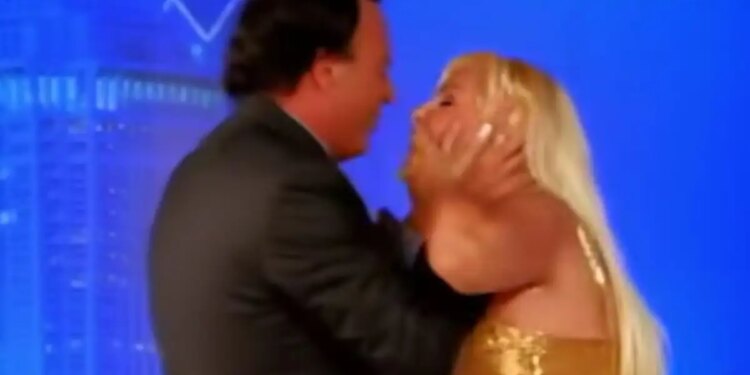 Χούλιο Ιγκλέσιας: Η σεξουαλική επίθεση σε παρουσιάστρια on air - Τη φίλησε στο στόμα με το ζόρι