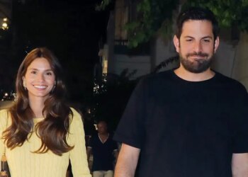 Η Ηλιάνα Παπαγεωργίου αγκαλιά με τον αρραβωνιαστικό της Γιάννη Καραβασάνη στο πρωτοχρονιάτικο ρεβεγιόν