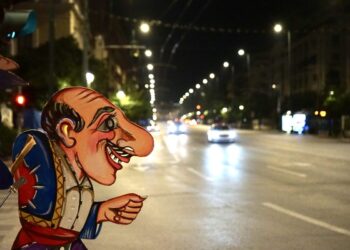 Καραγκιόζης … by night παραστάσεις θεάτρου σκιών αυστηρά για ενήλικες με τον Νικόλα Τζιβελέκη