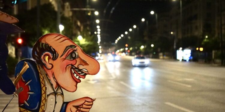 Καραγκιόζης … by night παραστάσεις θεάτρου σκιών αυστηρά για ενήλικες με τον Νικόλα Τζιβελέκη