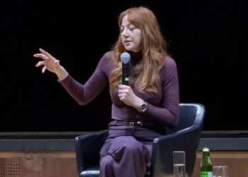 Diane Morgan στη Στέγη: Άλλο ο καλλιτέχνης, άλλο το έργο του