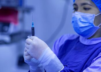 Η θετική σκέψη ενισχύει την αποτελεσματικότητα των εμβολίων
