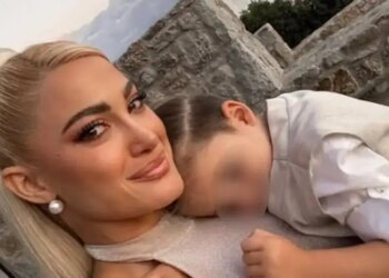 «Έχει γενέθλια ο γιος μου και είναι Αθήνα με τον μπαμπά του» λέει βουρκωμένη