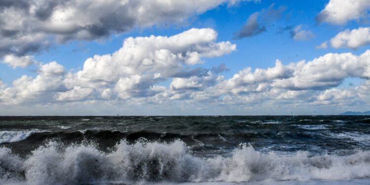Εξασθενούν οι βροχές, επιμένουν τοπικά οι θυελλώδεις άνεμοι - Πότε θα σημειωθεί ψυχρή εισβολή και χιονιάς - ertnews.gr