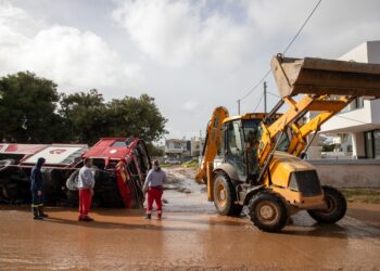 Οι επιπτώσεις της κακοκαιρίας τροφοδότησαν την πολιτική αντιπαράθεση - ertnews.gr