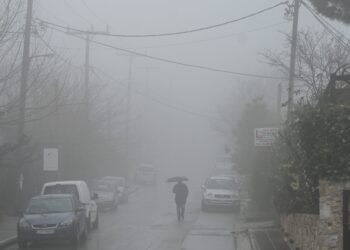 «Καθίστε αμέσως στο έδαφος χωρίς να ξαπλώσετε»: Νέες οδηγίες από την Πολιτική Προστασία για την κακοκαιρία - ertnews.gr
