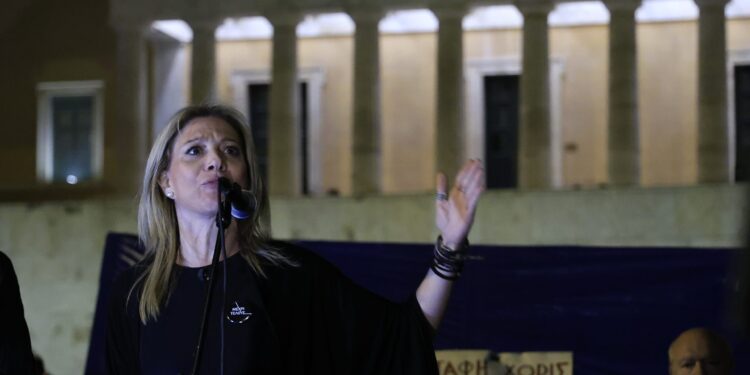 Καρυστιανού: Παραιτείται από το Δ.Σ. του Συλλόγου Συγγενών Θυμάτων των Τεμπών - ertnews.gr