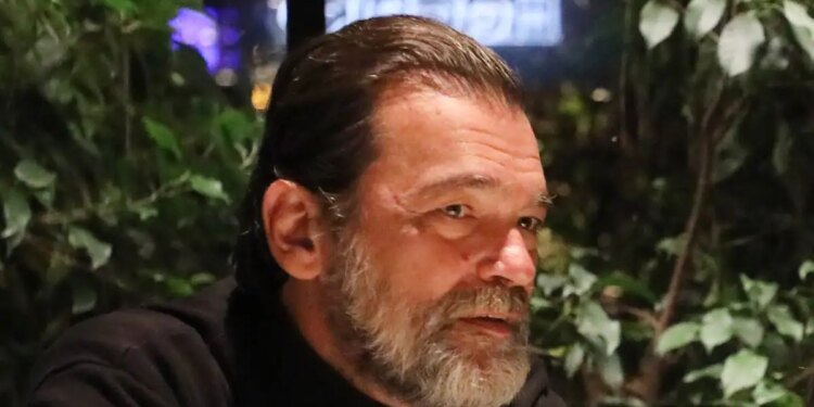 Δεν υπάρχει παιδί που να μην του λείπει η αγκαλιά της μάνας του