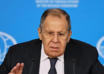 Λαβρόφ: «Η Δύση προετοιμάζεται για πόλεμο με τη Ρωσία»