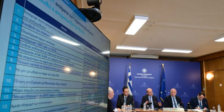 Live η εξειδίκευση των μέτρων για τους αγρότες: Στα 8,5 λεπτά η κιλοβατώρα - Μέσω εφαρμογής επιστροφή του ΕΦΚ πετρελαίου στην αντλία