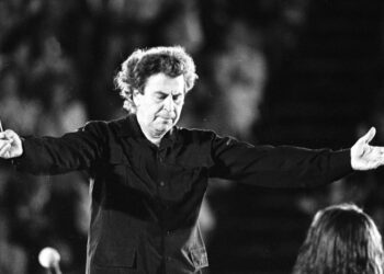 Ταξίδι στον κόσμο του Μίκη Θεοδωράκη με τον «Άλλο τόπο επικοινωνίας και πολιτισμού»