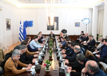 ΠΑΣΟΚ: Ο πρωθυπουργός παρουσίασε στους αγρότες ένα έωλο «success story» - Δεν άκουσαν λύσεις αλλά τις ίδιες υποσχέσεις ξανά