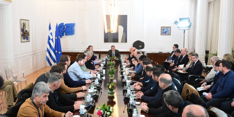 ΠΑΣΟΚ: Ο πρωθυπουργός παρουσίασε στους αγρότες ένα έωλο «success story» - Δεν άκουσαν λύσεις αλλά τις ίδιες υποσχέσεις ξανά