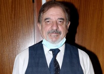 ««Τι σαχλαμάρες είναι αυτές; Είναι ανάγκη να πεθάνεις πάνω στο σανίδι;»