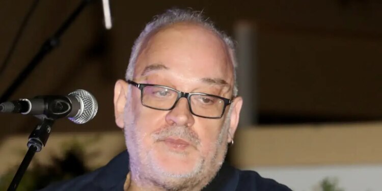 Δεν τη βλέπω, πες μου ένα σοβαρό κομμάτι που έχει πει στην καριέρα της