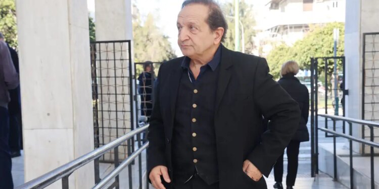 «Δεν παραιτούμαι αλλά η πολιτική μάλλον δεν μου ταίριαξε»