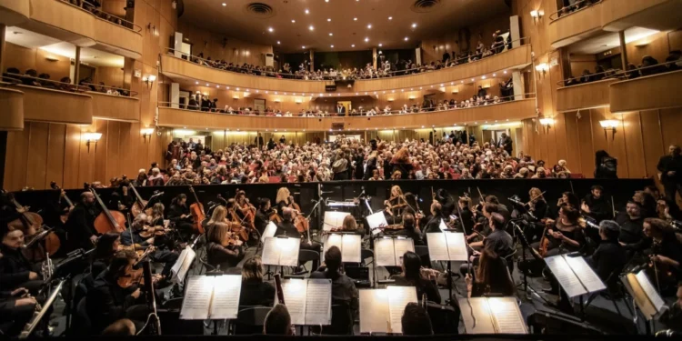 «Σινέ Μαριάννα» του Νίκου Πλατύραχου – Η Ορχήστρα Σύγχρονης Μουσικής και η Χορωδία της ΕΡΤ σε μια μοναδική συναυλία στο Θέατρο Ολύμπια