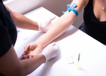 Μια απλή εξέταση αίματος μπορεί να προβλέψει τη νόσο του Crohn χρόνια πριν από τα συμπτώματα