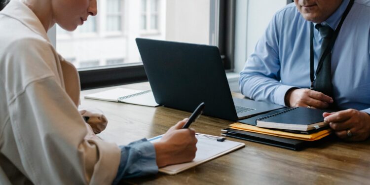 Κακοκαιρία: Τι ισχύει για τους εργαζομένους στον δημόσιο και ιδιωτικό τομέα - ertnews.gr