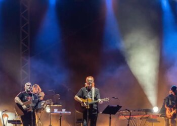 Πυξ Λαξ - «Για τις παλιές αγάπες»: Με καλεσμένους τον Γιάννη Ζουγανέλη και τον Δημήτρη Σταρόβα συνεχίζουν στο VOX