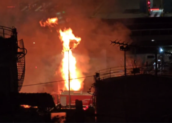 Σε εξέλιξη η πυρκαγιά στο Πέραμα – Πού γίνονται εκτροπές της κυκλοφορίας