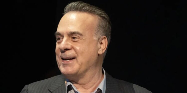 Πρωτοχρονιά στο Παρίσι και βόλτες στον Σηκουάνα με την παρέα του