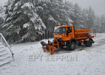 Επέλαση του χιονιά στις Σέρρες – Εκχιονιστικά μηχανήματα από το πρωί στους δρόμους