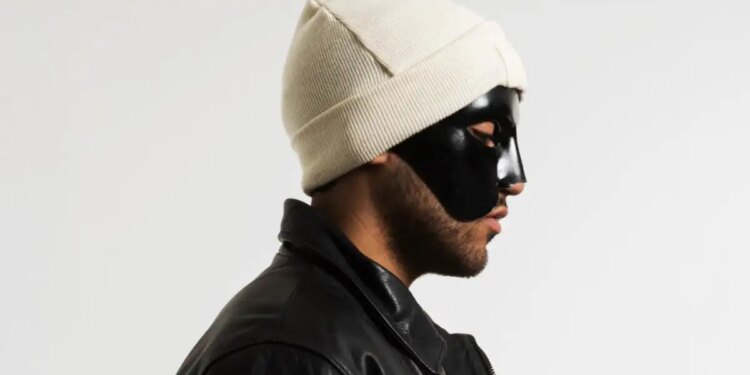 Το τραγούδι του με τίτλο «Φωτιά» πρώτο σε πωλήσεις στην Ελλάδα το 2025