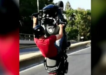 «Σούζες» για likes: Στο μικροσκόπιο της Τροχαίας ο «influencer μοτοσικλετιστής» που ανεβάζει στα social media επικίνδυνα βίντεο