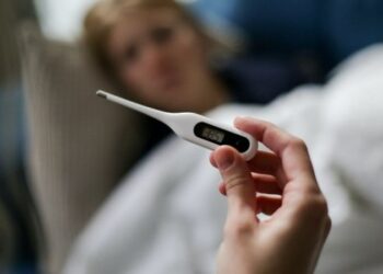 SOS για τη γρίπη: «Μεταδίδεται ακόμη και δύο 24ωρα πριν εκδηλώσει συμπτώματα ο φορέας»
