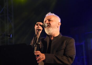 Μια συνάντηση λόγου και ερμηνείας στο νέο υλικό Θηβαίου – Αλιμπινίση