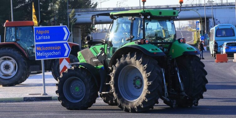 Κυβέρνηση: Οι όροι για συνάντηση με τον Πρωθυπουργό παραμένουν οι ίδιοι – «Ναι» στον διάλογο από την Πανελλαδική Επιτροπή των μπλόκων