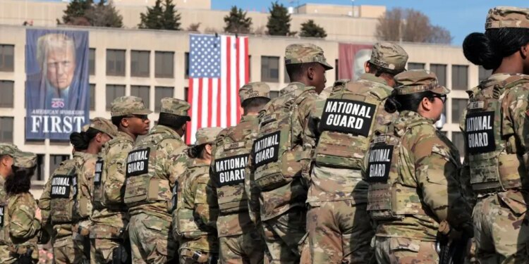 Το Ιλινόι κατέθεσε μήνυση κατά της κυβέρνησης Τραμπ για «επικίνδυνη χρήση βίας» στην Πολιτεία