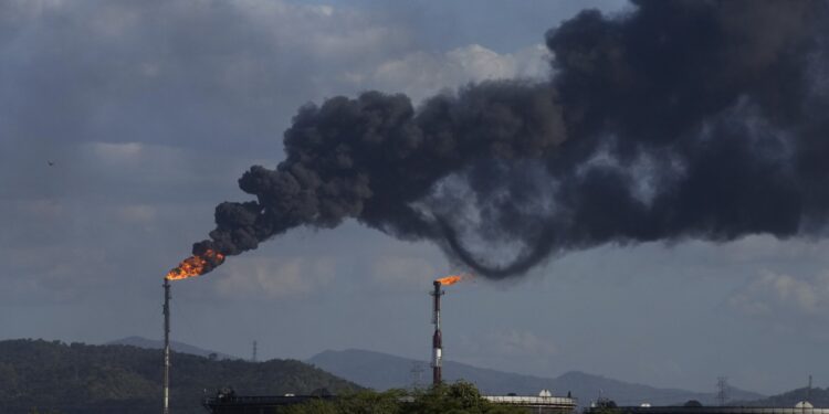 Πτώση των τιμών πετρελαίου μετά την επίθεση των ΗΠΑ στη Βενεζουέλα