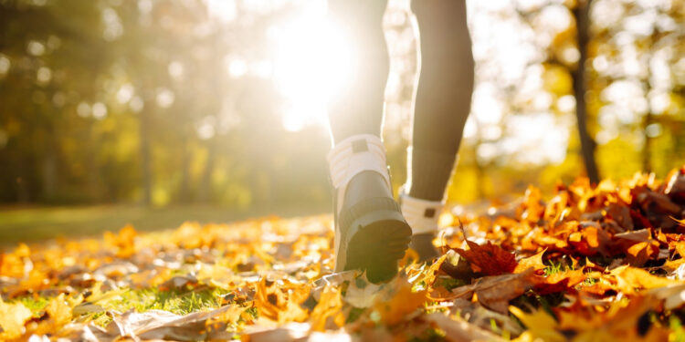 Πώς να δημιουργήσετε μια καθημερινή συνήθεια περπατήματος που πραγματικά θα διατηρηθεί