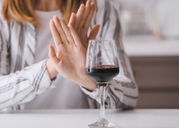 Dry January: 1 μήνας χωρίς αλκοόλ έχει σημαντικά οφέλη για την υγεία, επιβεβαιώνει μελέτη