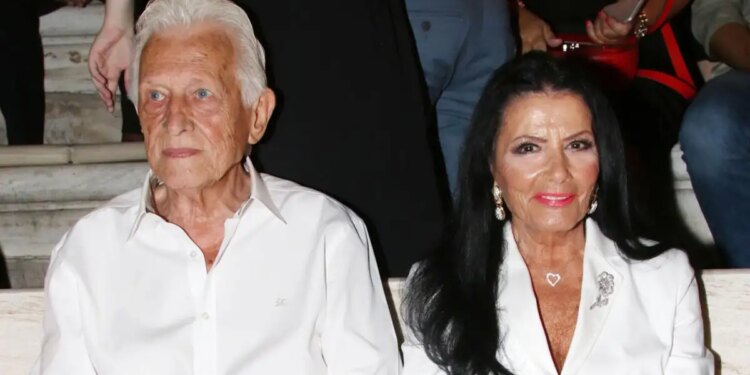 Ο σύντροφός της δεν μπορεί να την επισκεφθεί στο νοσοκομείο γιατί είναι κλινήρης