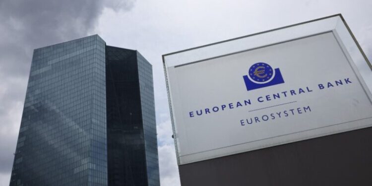 Αμετάβλητα διατήρησε τα επιτόκιά της η ΕΚΤ